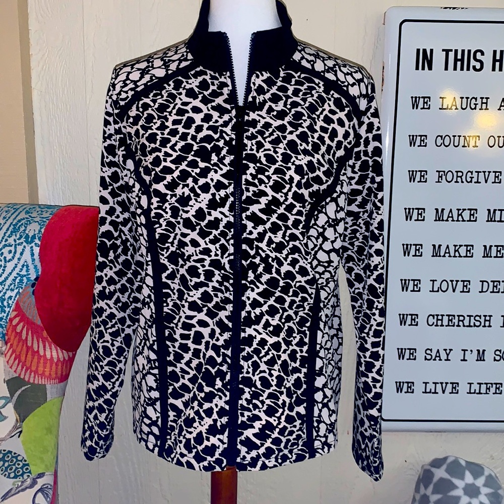 Chico’s Zenergy Jacket Sz 1 M 8, excellent like new.